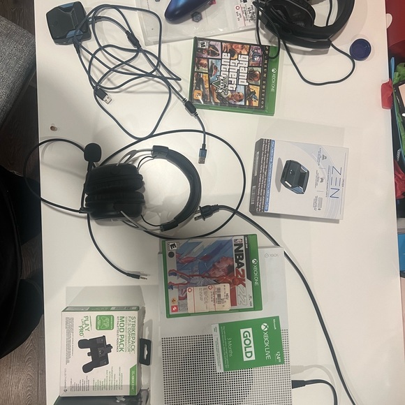 Xbox one s console+ bundle